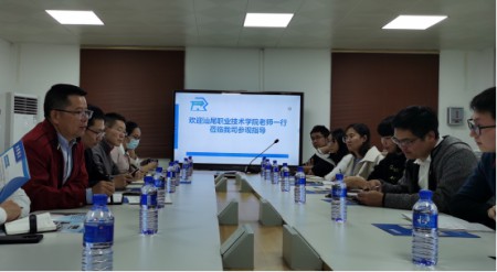 座谈会.jpg