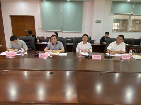 答辩专家组.jpg